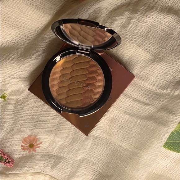 Gradient Sunlit Bronzer - Picture 2 of 3
